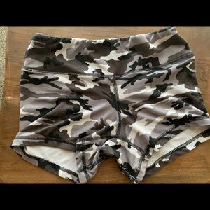 XS Fleo Strong camo short!